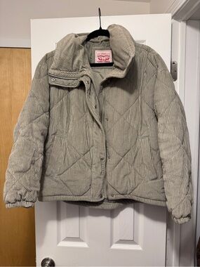 Levi's Quilted Corduroy Puffer Jacket in Light gray/green